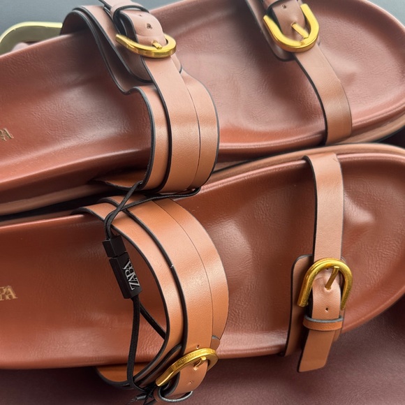 Zara Women's Tan Sandals with Gold Accents - Picture 7 of 9